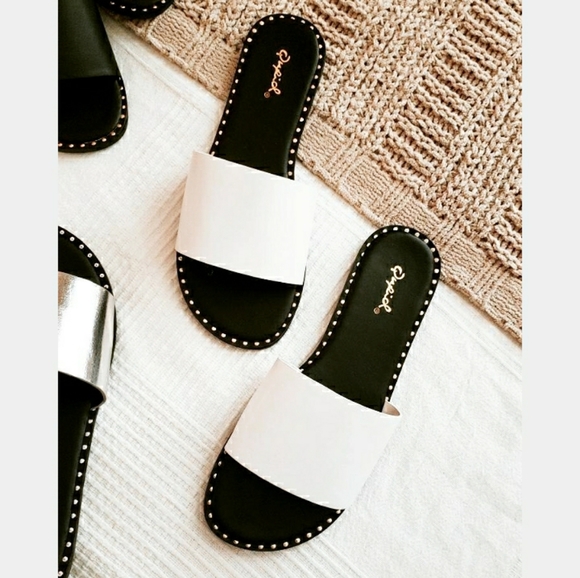 🚨The Sasha// white one band sandal - Picture 3 of 7